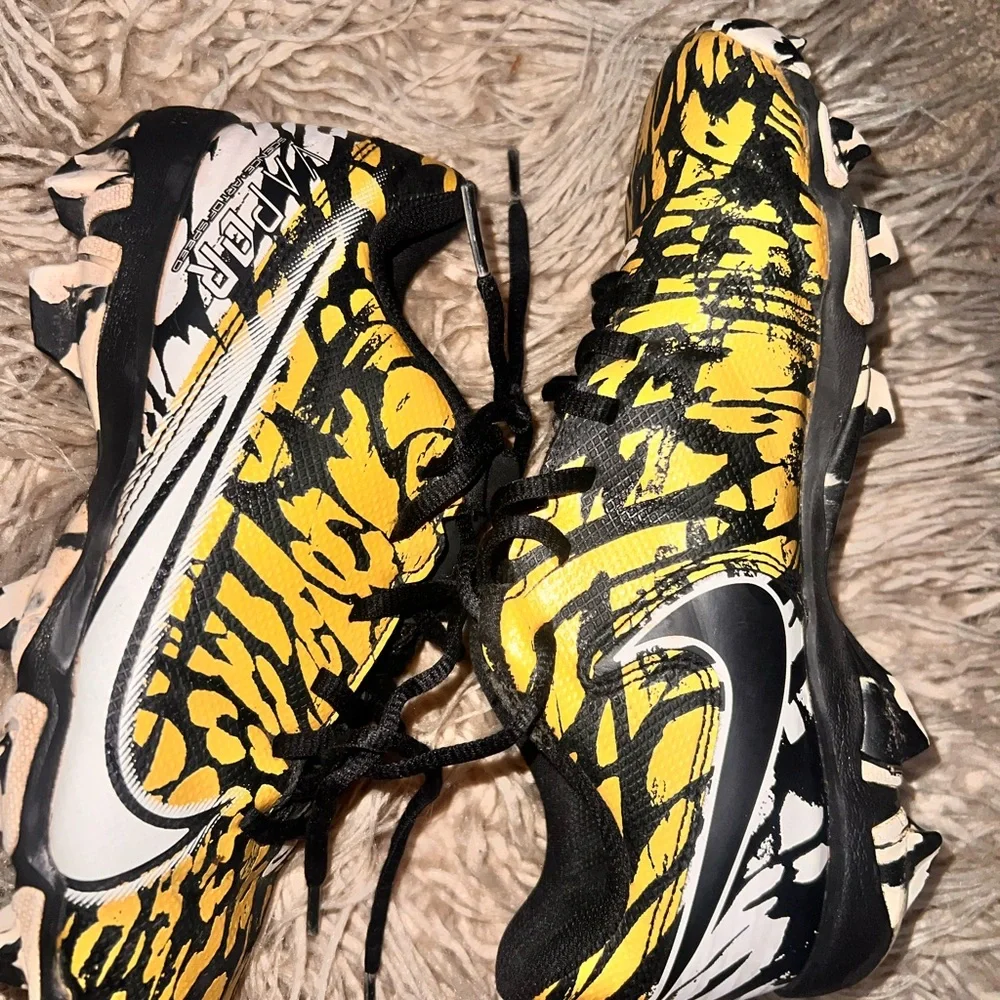 Nike Gold and Black Cleats - Picture 1 of 4